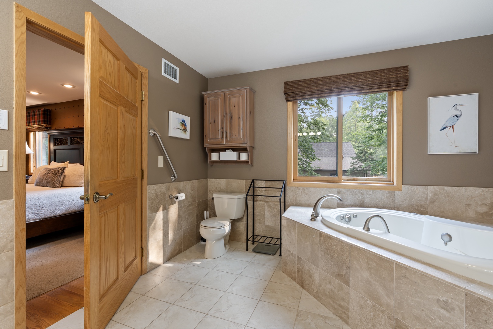 Master Bathroom Jacuzzi Tub