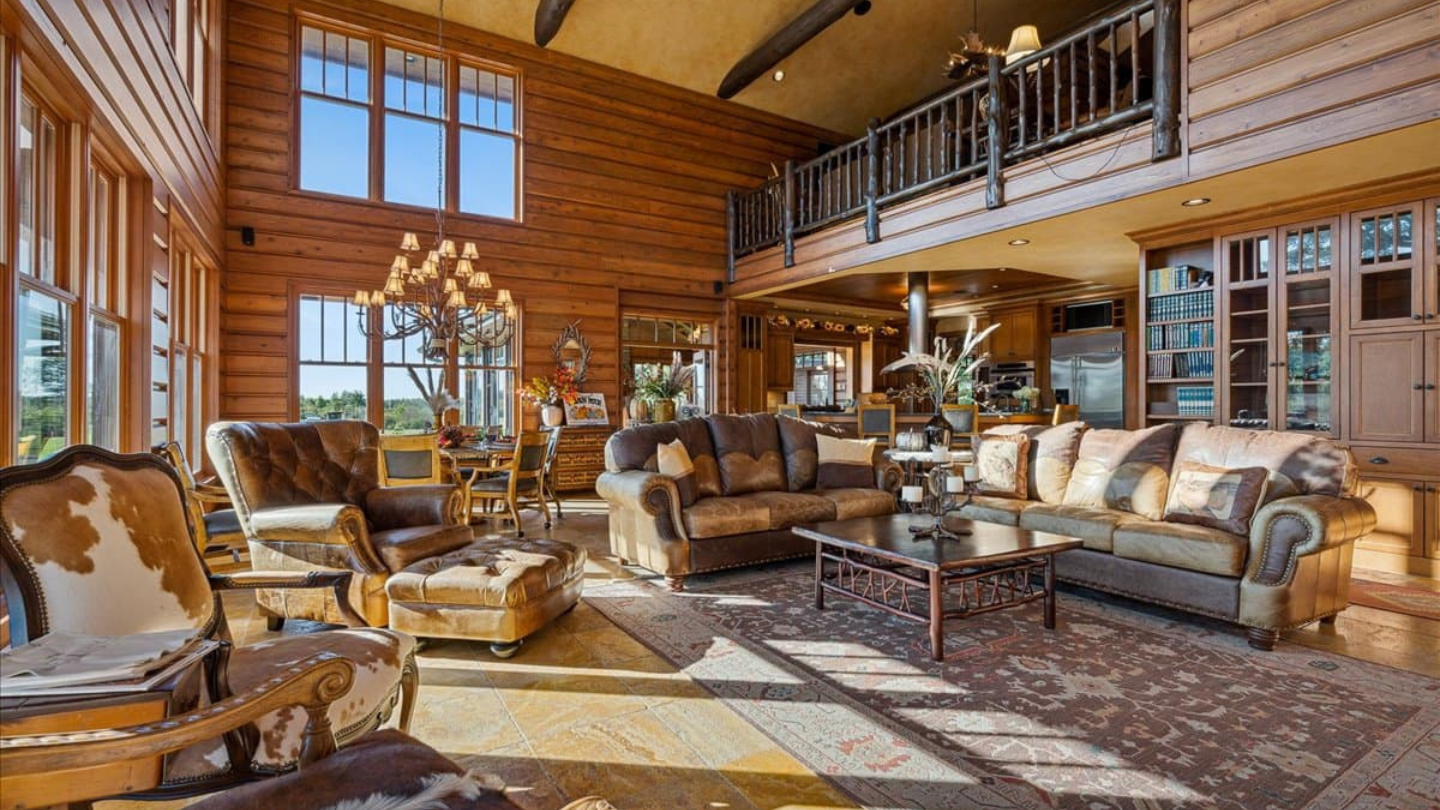 Main Lodge -  Living Room