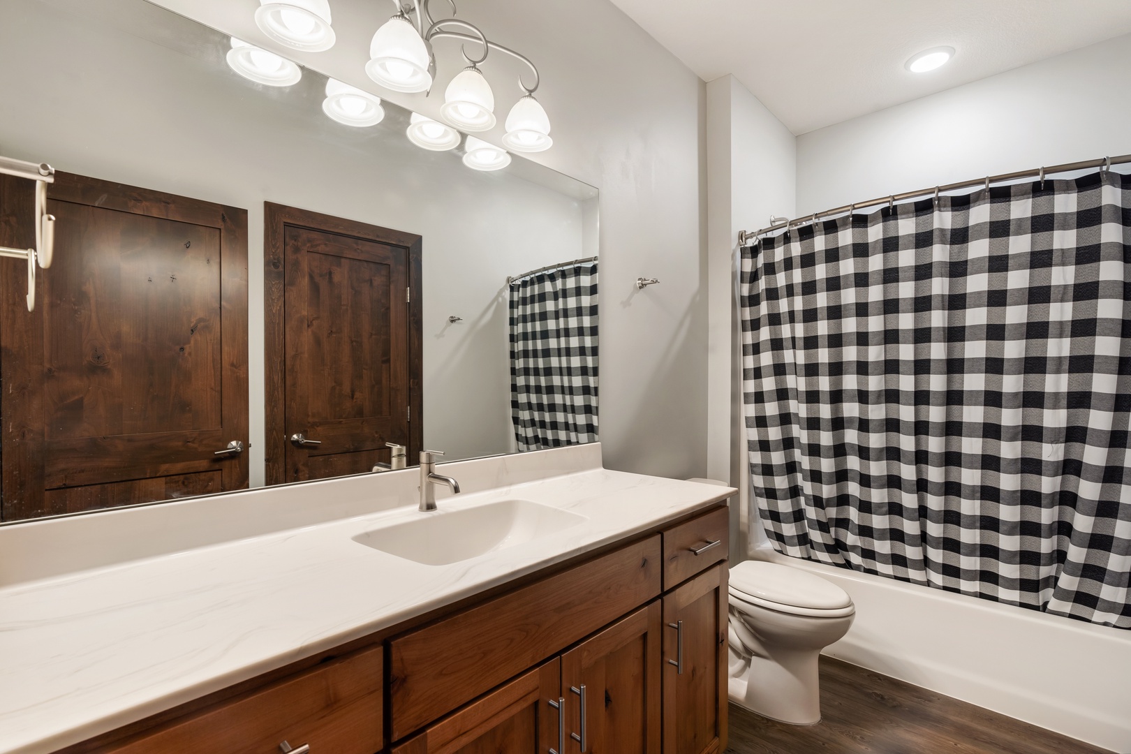 Full Bath with Tub/Shower Combo