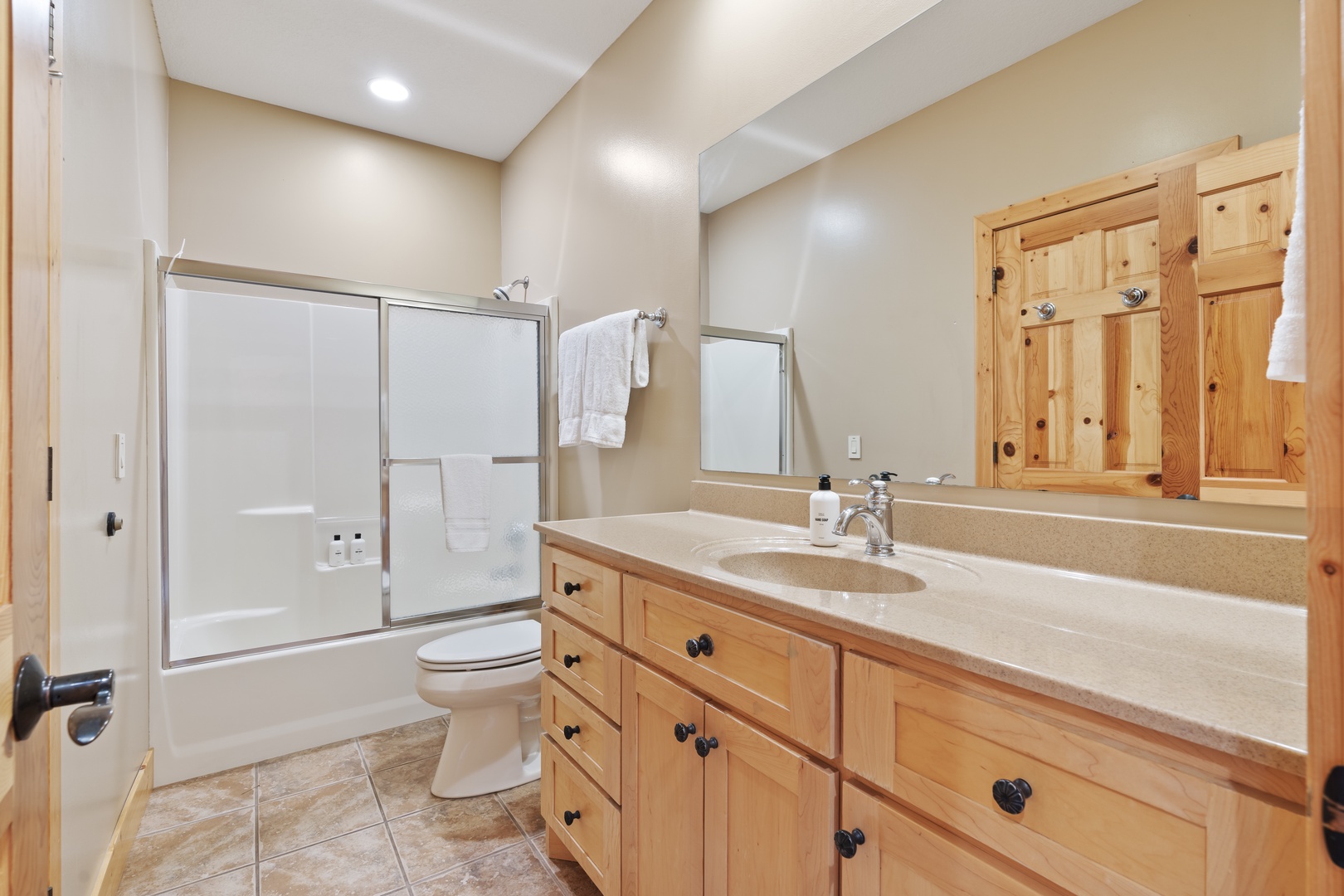 Main Floor bathroom