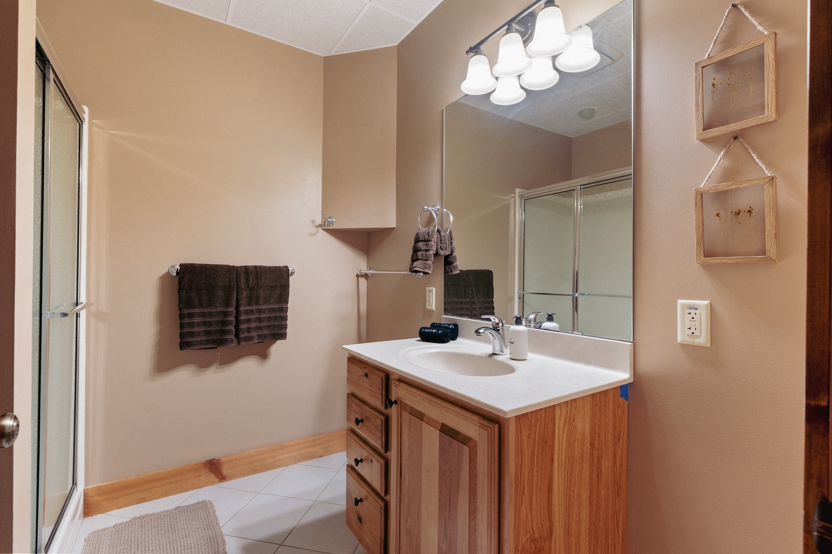 Lower Level Full Bath