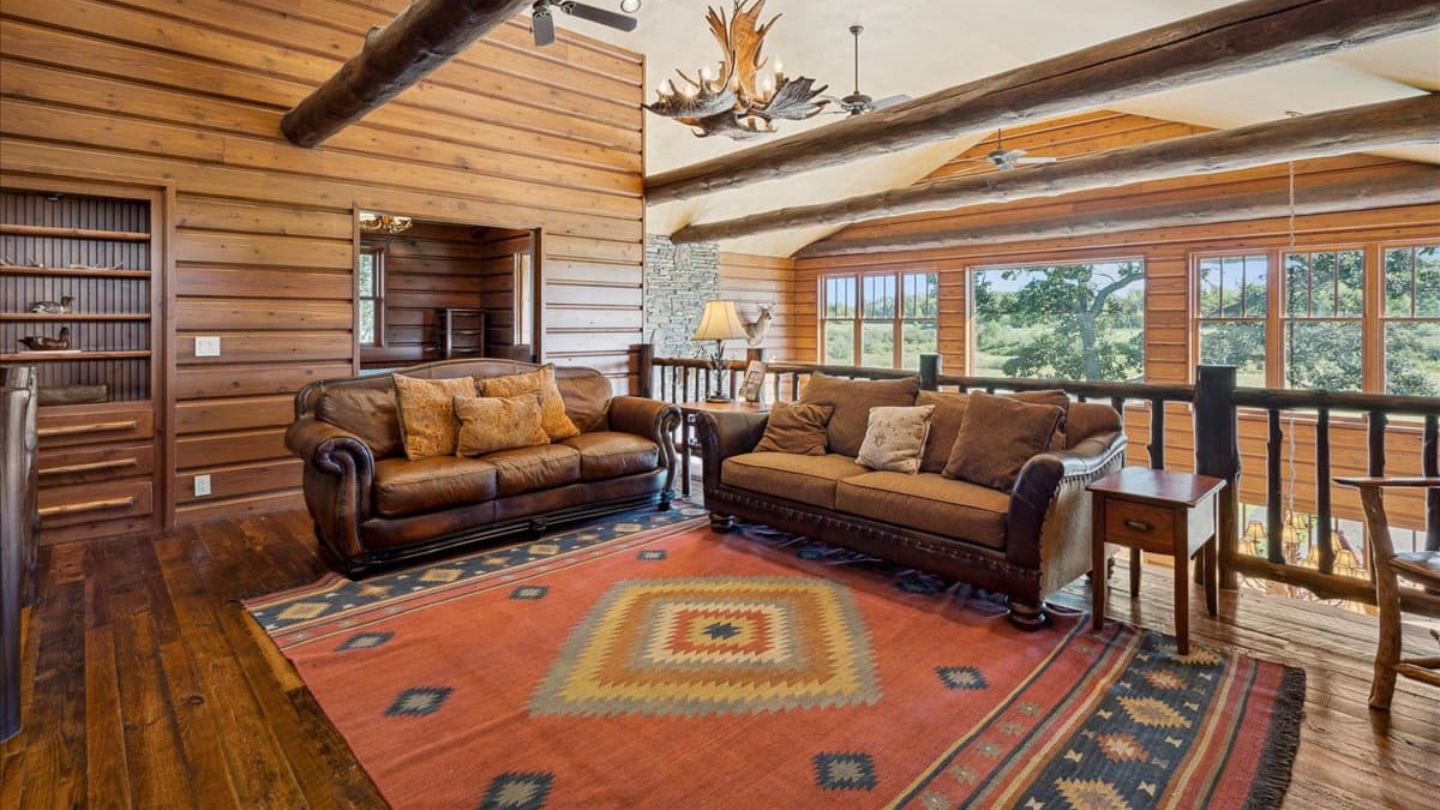 Main Lodge - Upper level living