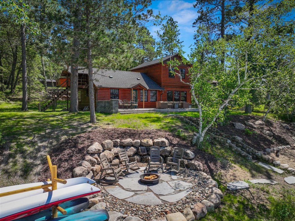 Firepit + kayaks + SUPs