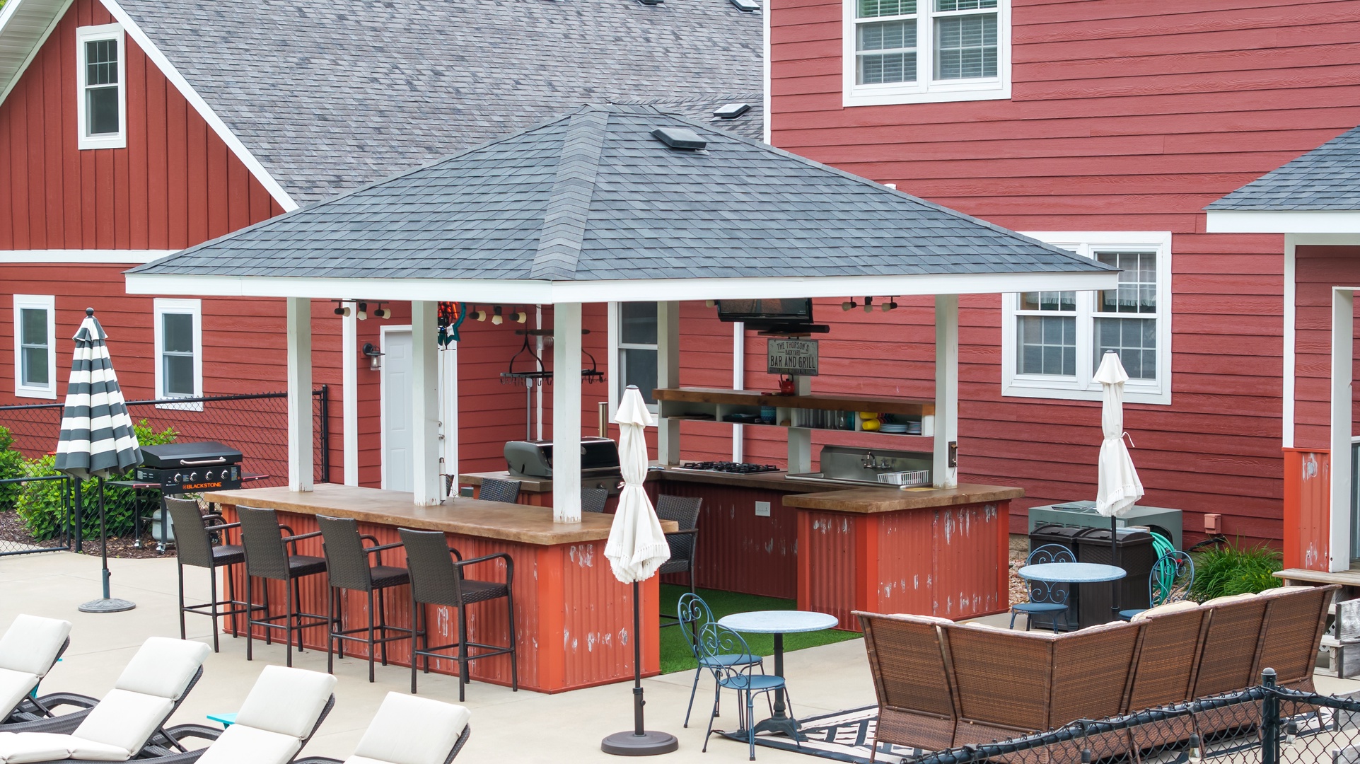 Outdoor Kitchen
