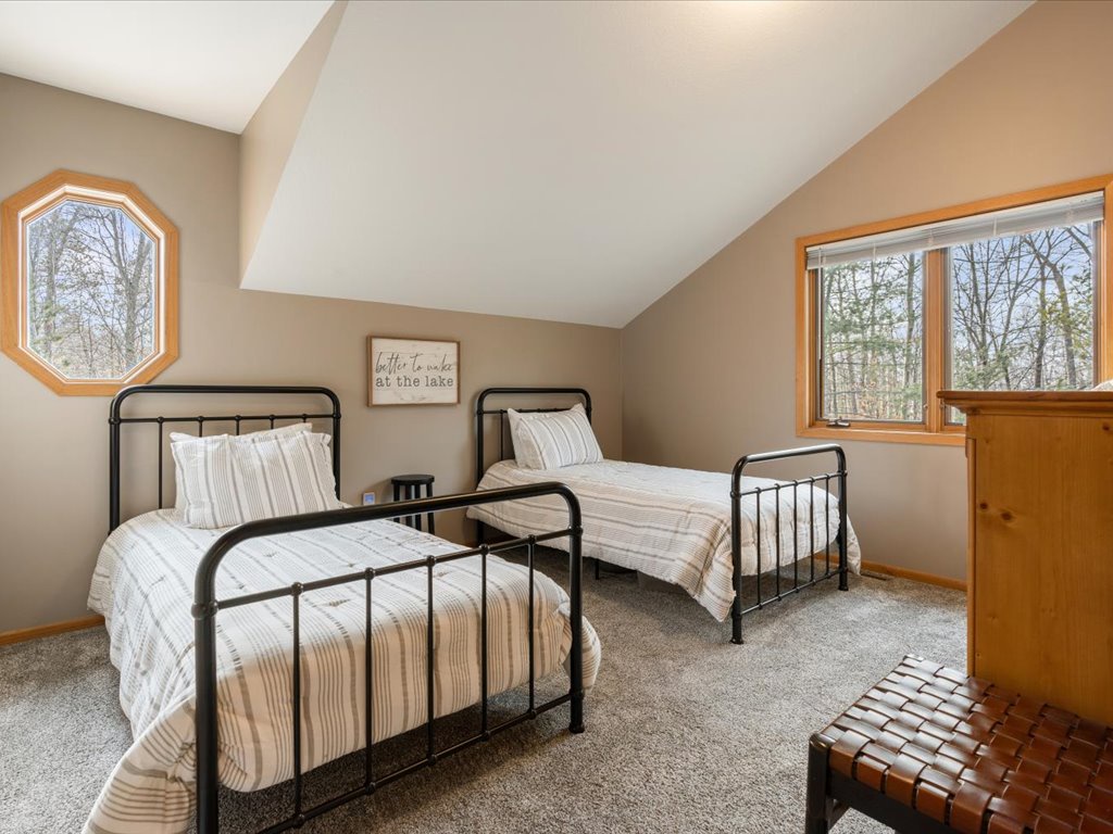 Double twin bedroom- Guest Cabin