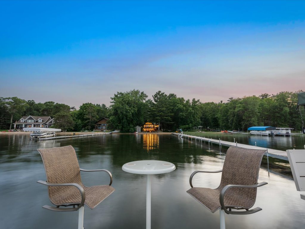 Dock - Enjoy sunrise or sunset with your beverage of choice!