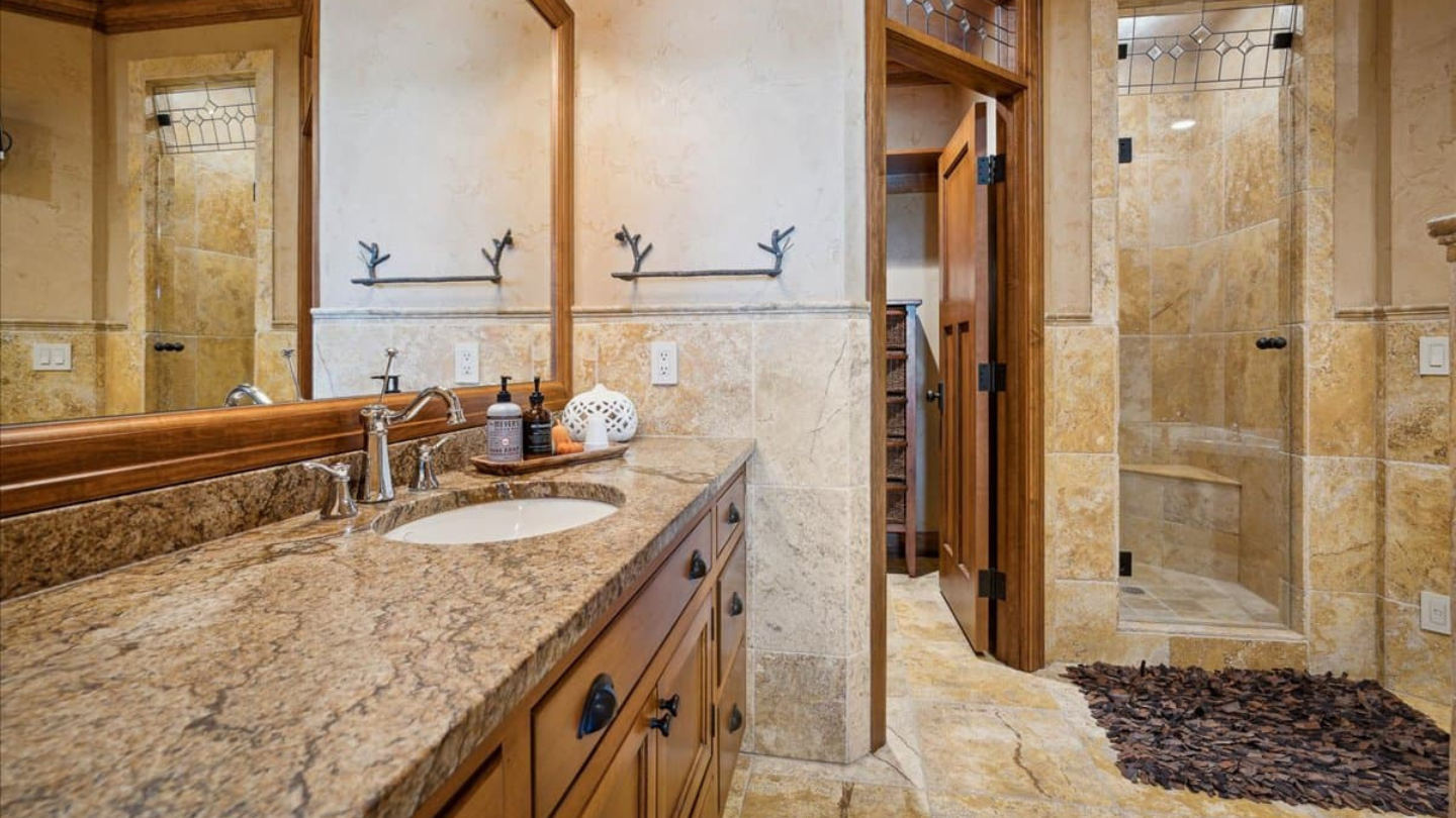 Main Lodge - Ensuite Bathroom