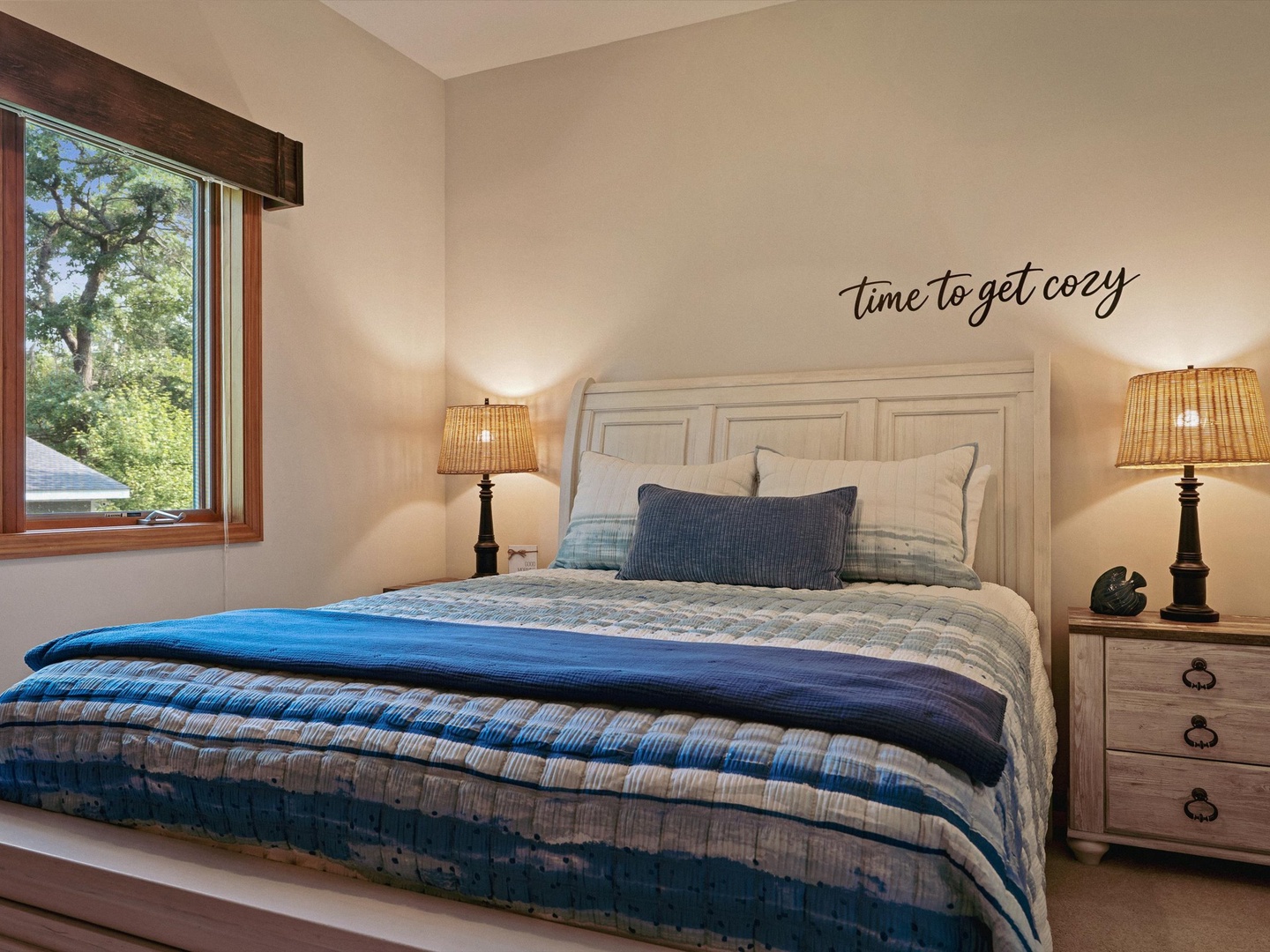 Upper level queen bedroom.