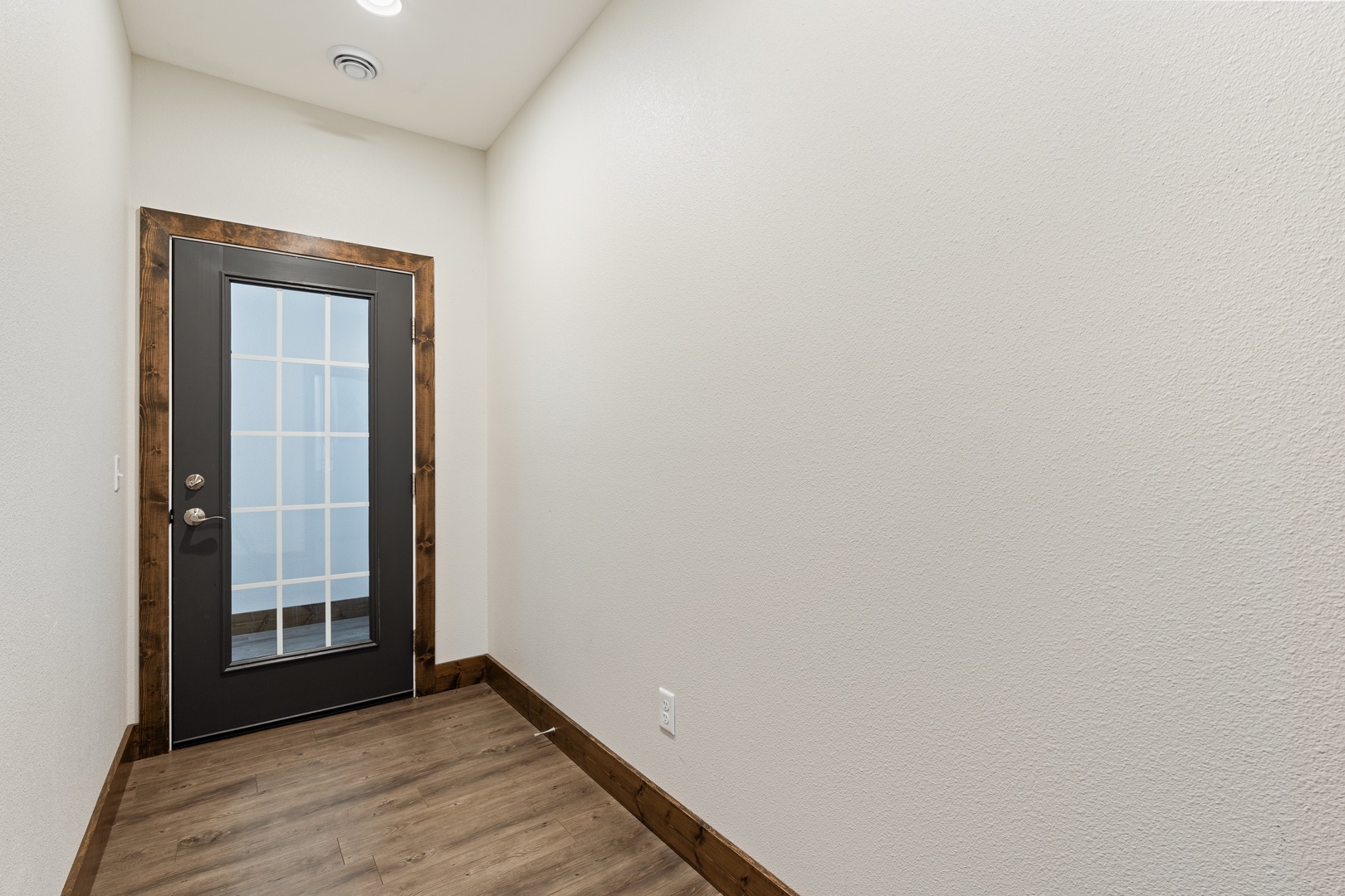 Lower Level Unit- Appx 18 stairs