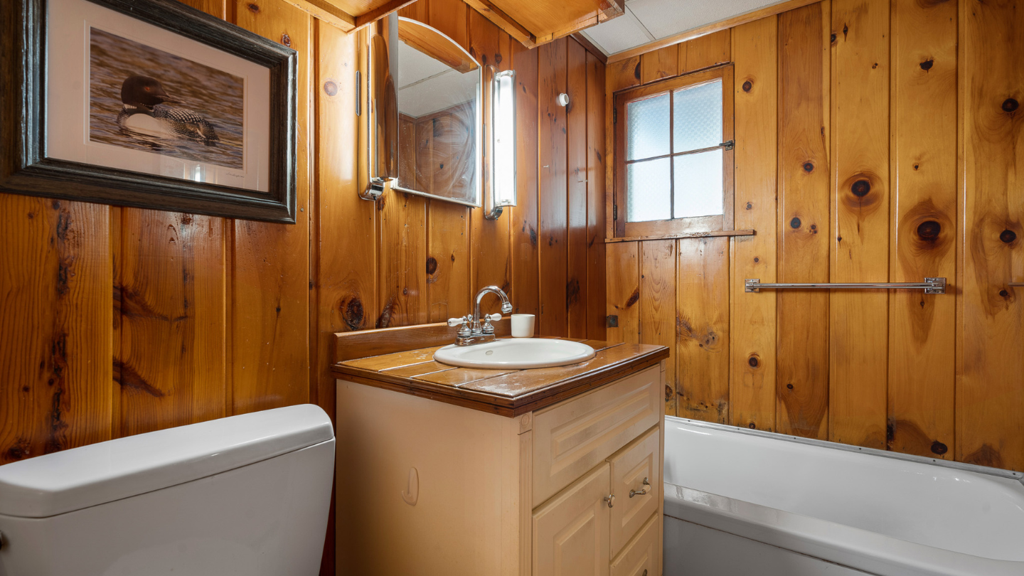 Bathroom Main Floor
