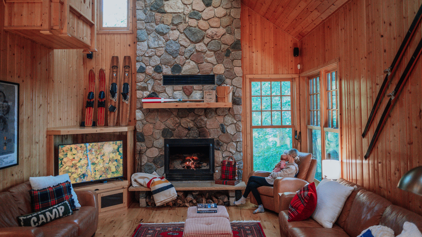 Living room / Wood burning fireplace