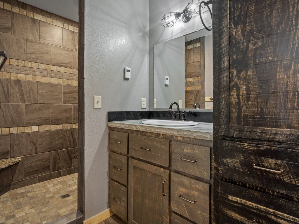 Main Floor Full Bath Double Vanity Ensuite #2