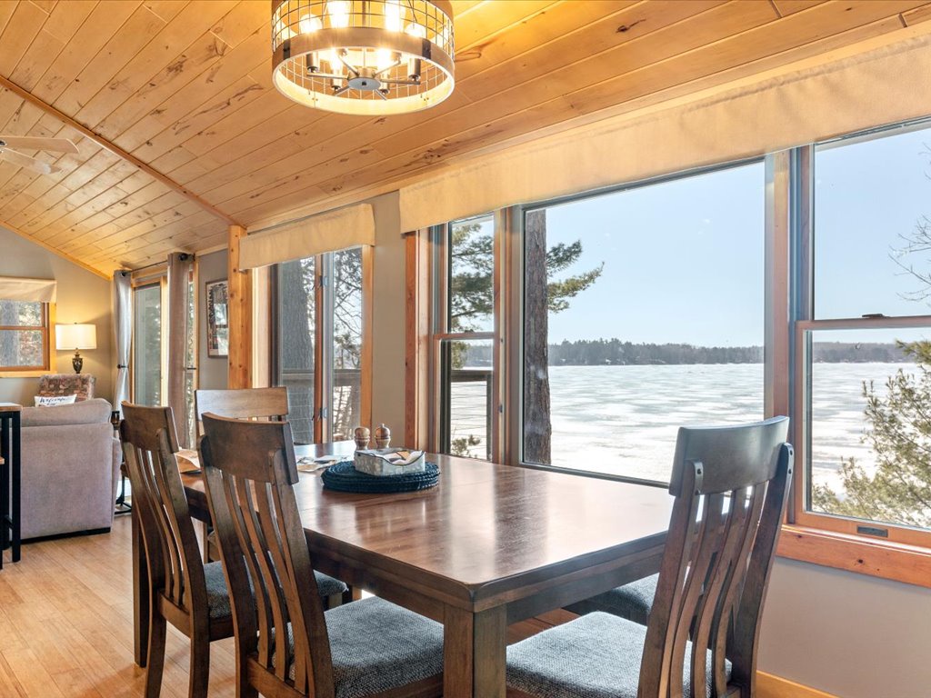 Dining table that seats 6