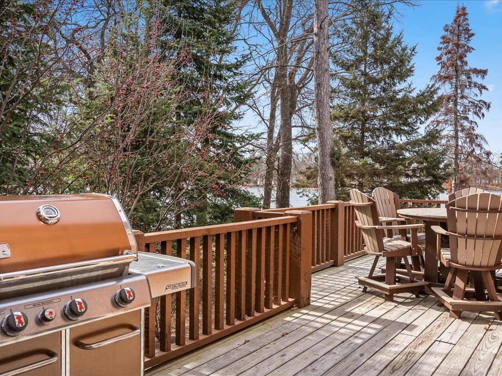 Lakeside Deck with Grill