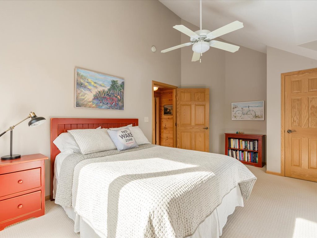 Bedroom- Queen Bed