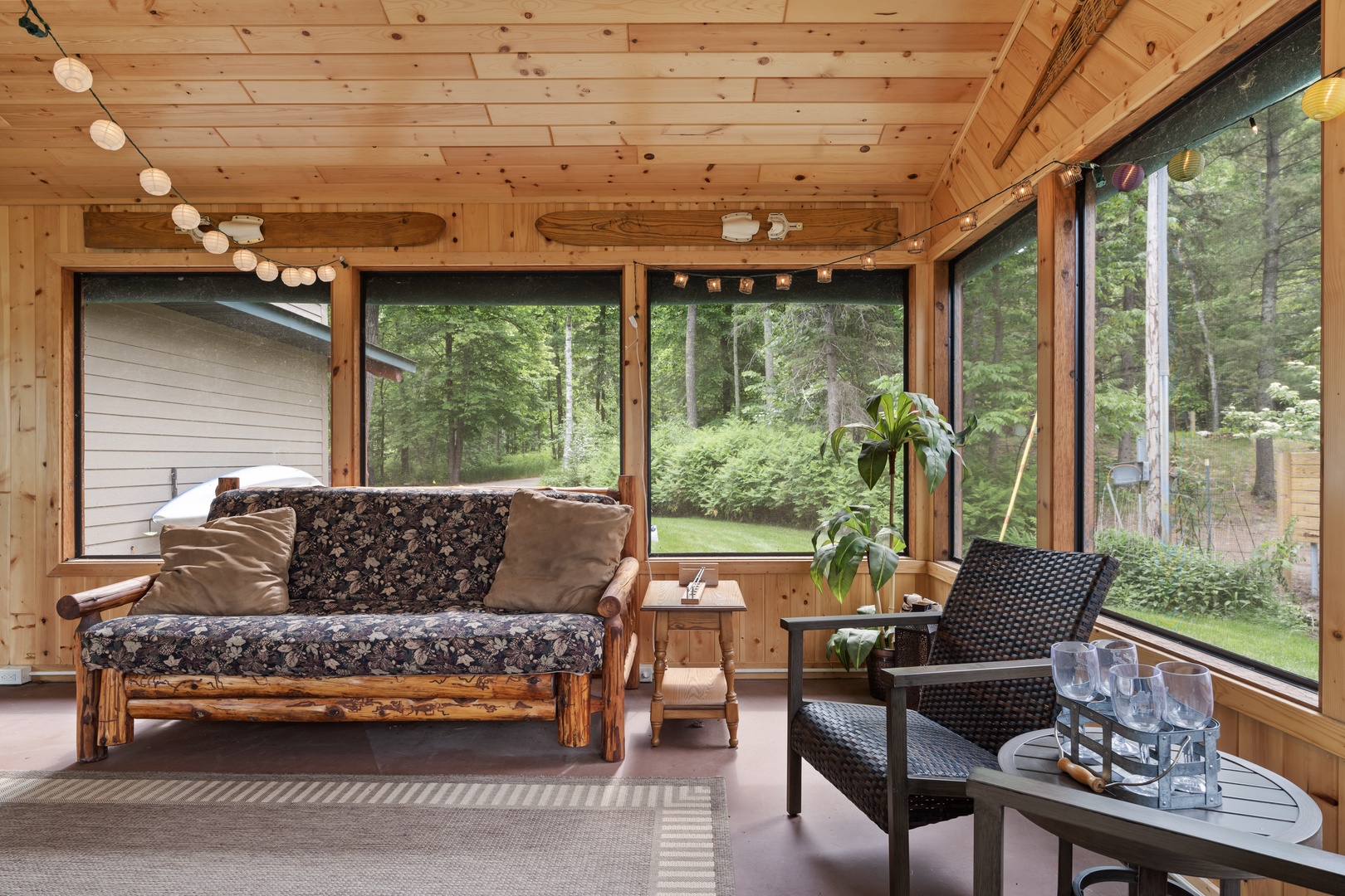 Screened in Porch to relax