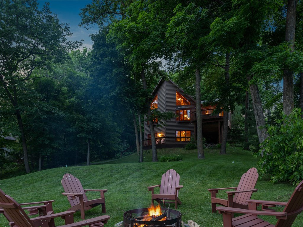 firepit w/ Adirondack chairs