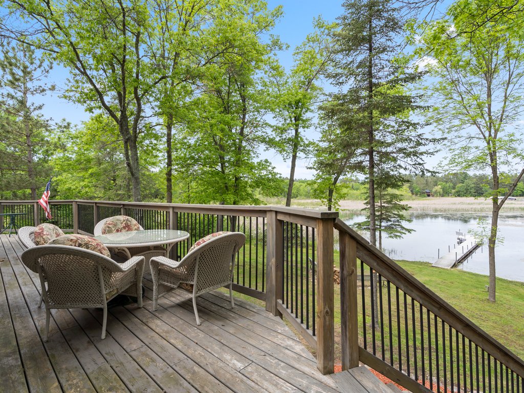Lakeside deck w/ 4 person dining table