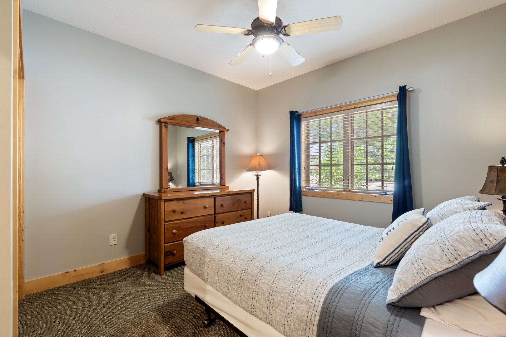Second Bedroom- Queen