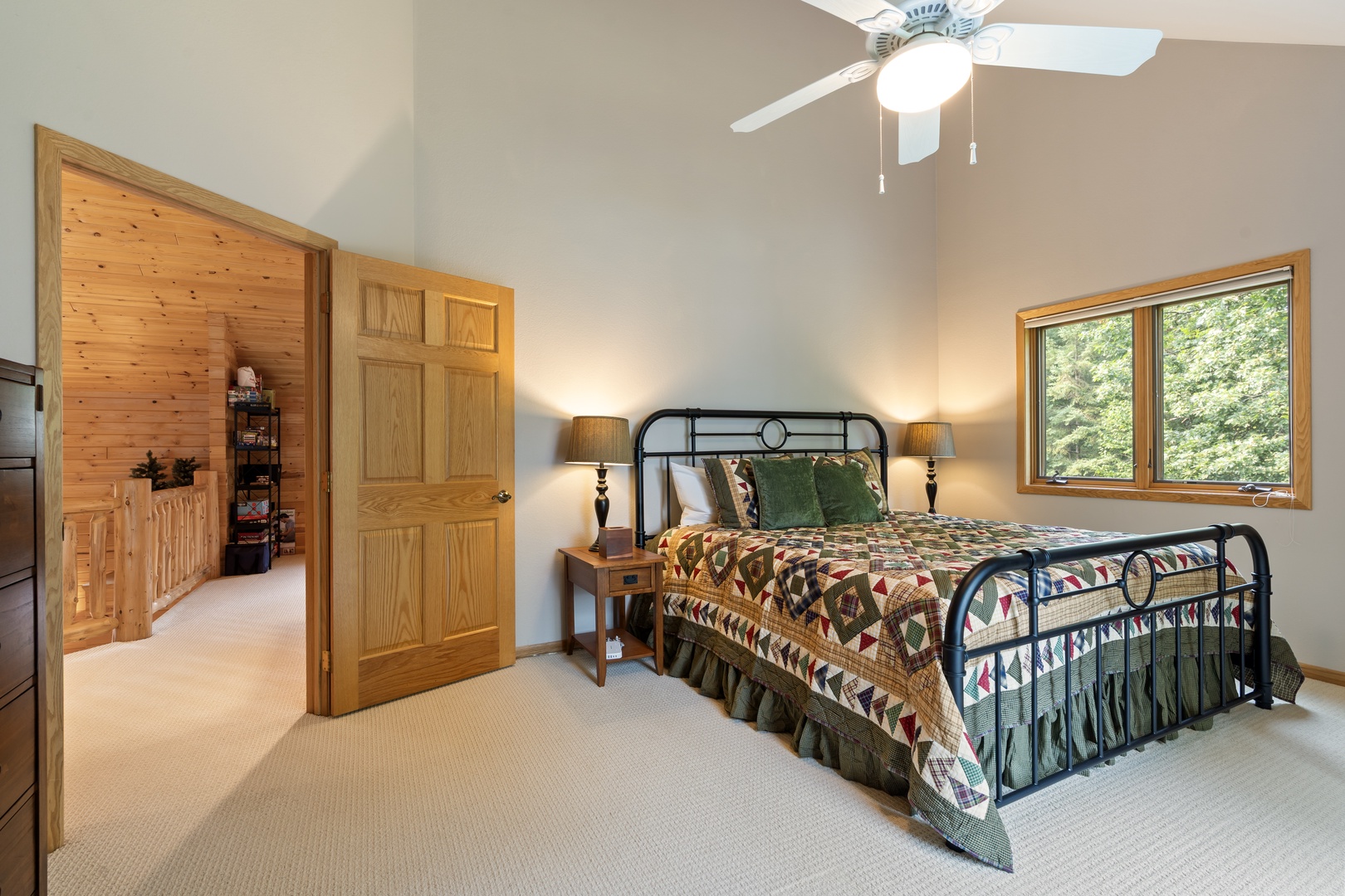 King Bedroom: Upper Level