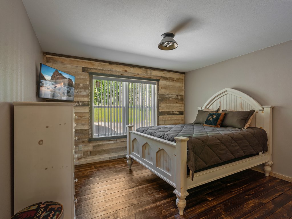 Main Floor Ensuite #1