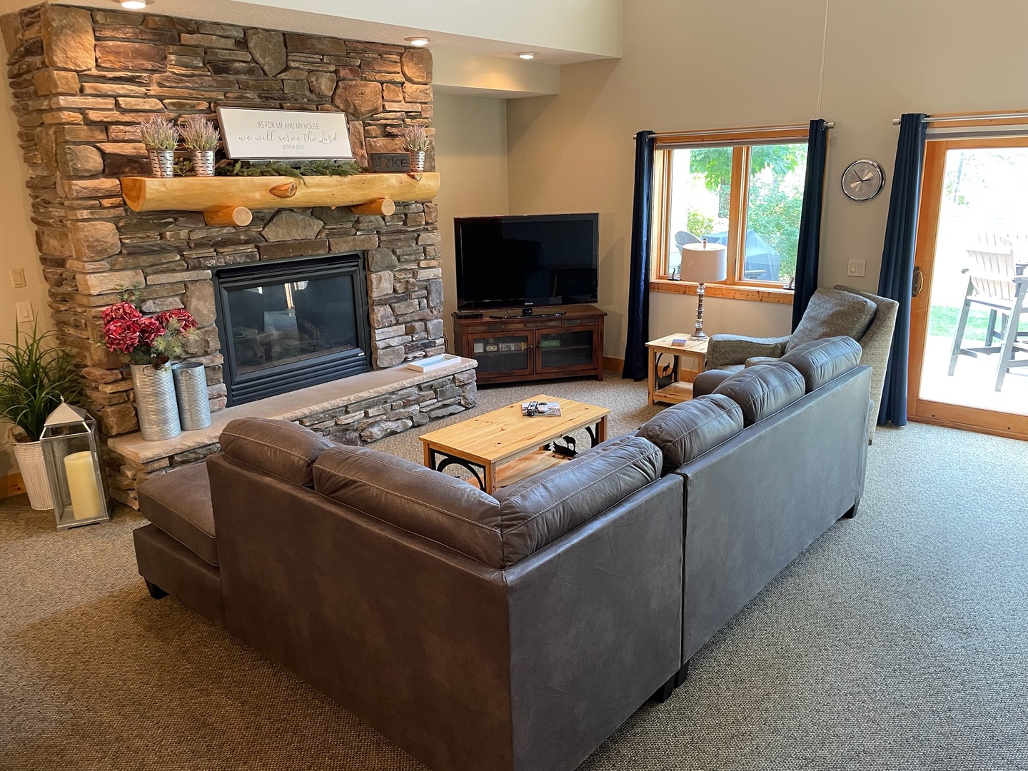 Dining room with smart tv and Direct tv