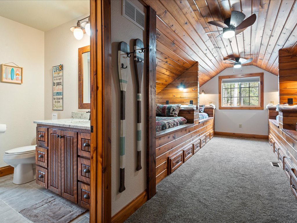 Bunk Room Ensuite - Upper Level