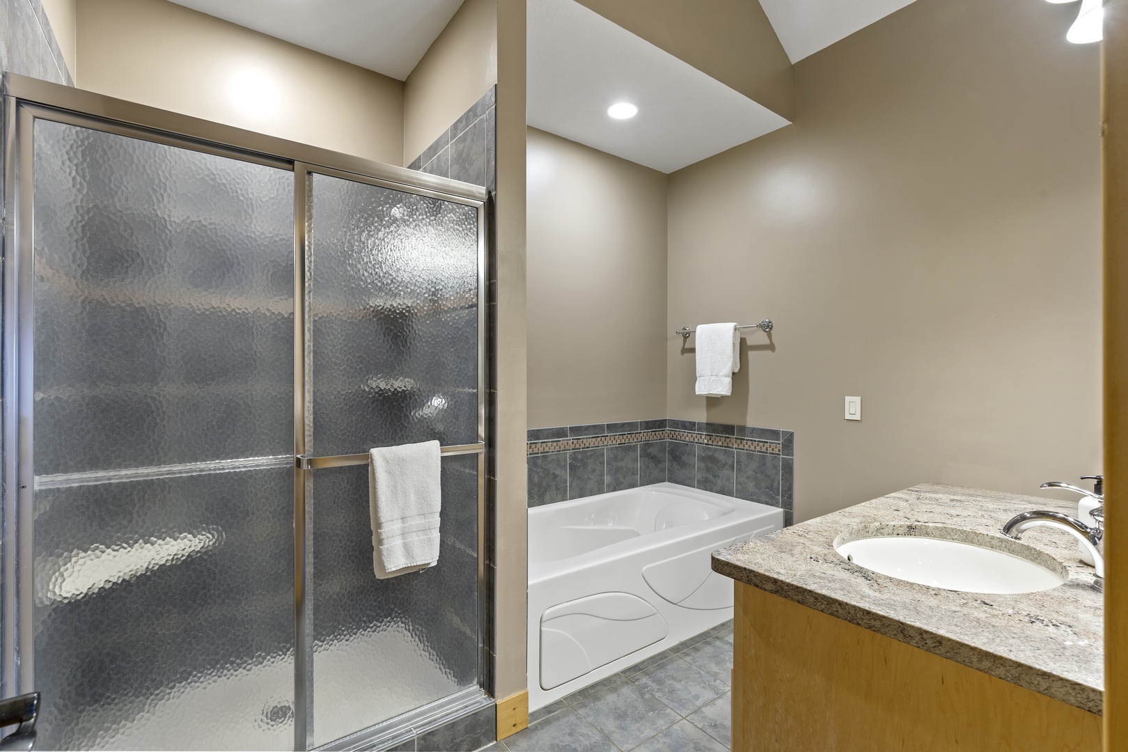 Primary Bathroom - Loft
