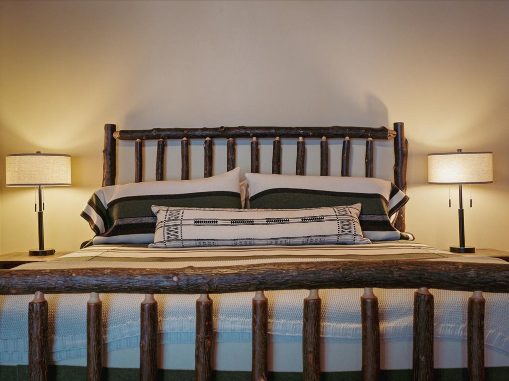 King Lakeside Bedroom #1- LL Left