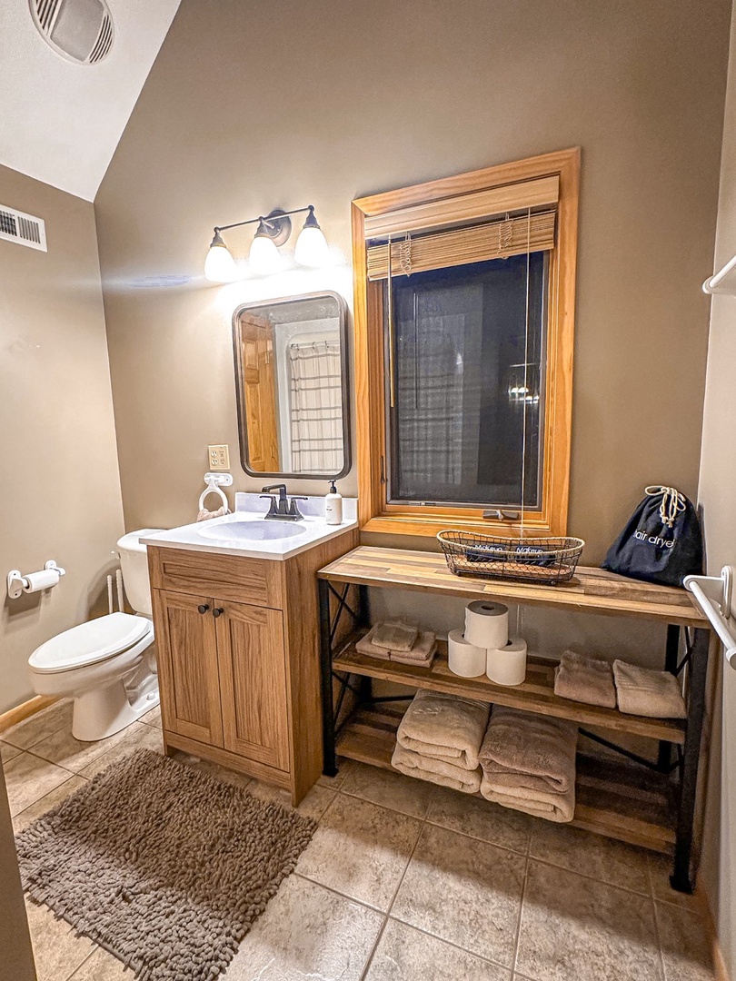 Upstairs Bathroom with Tub/Shower Combo