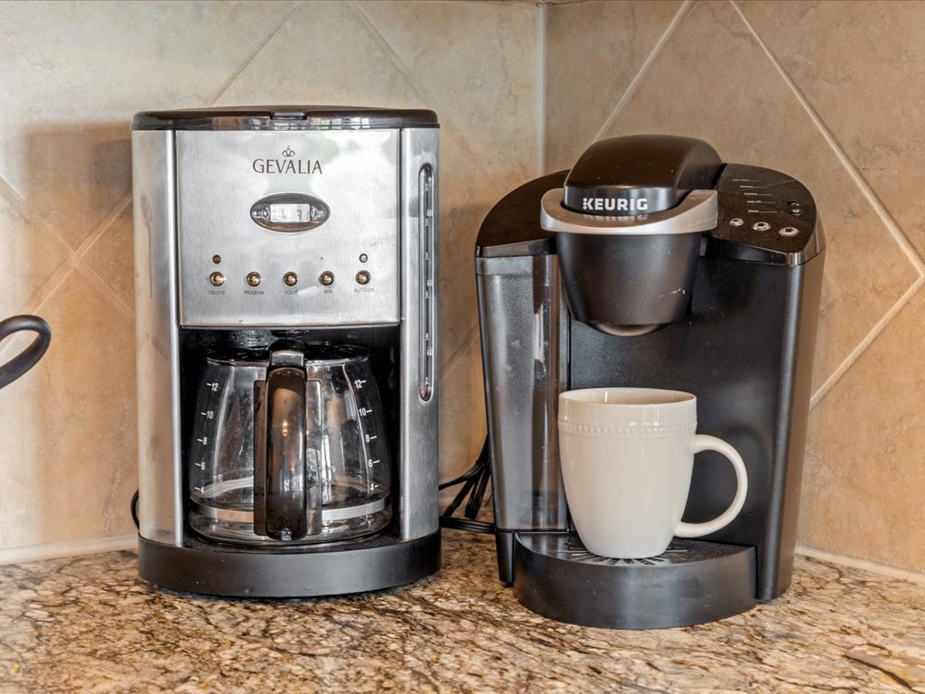Drip coffee maker and keurig