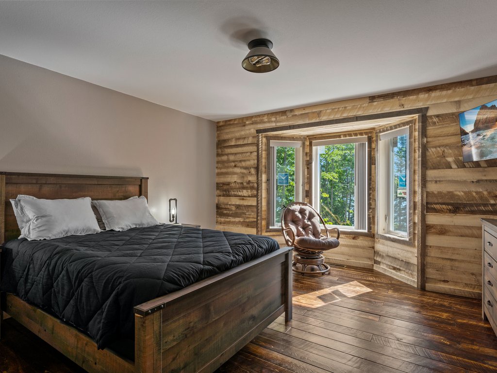 Main Floor Ensuite #2