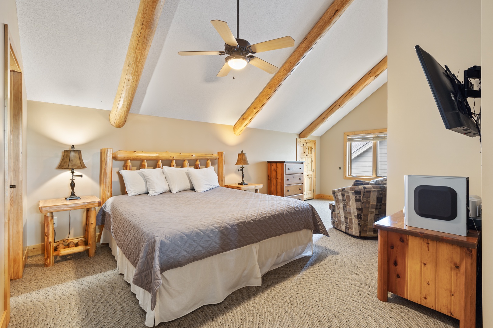 Primary Bedroom- King ensuite- Upper Level