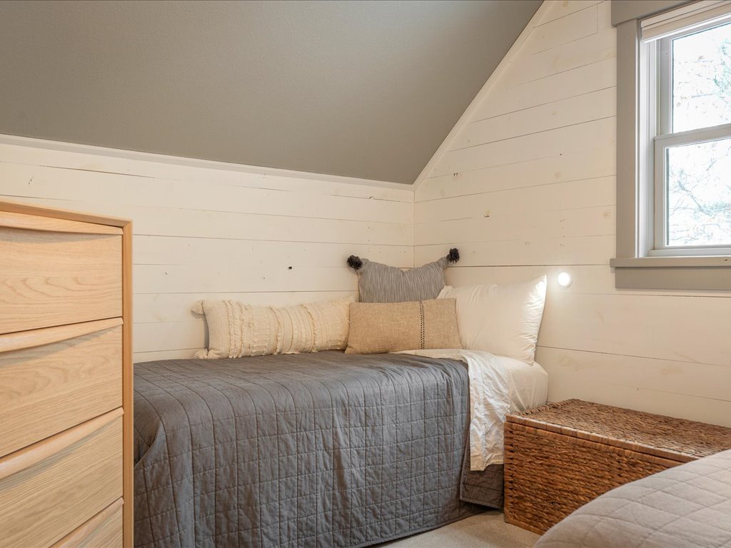 extra twin bed in bedroom
