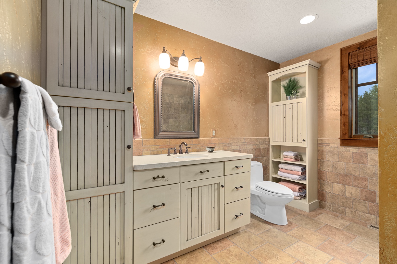 Bathroom Ensuite 2 - Upper level - Walk-in Shower