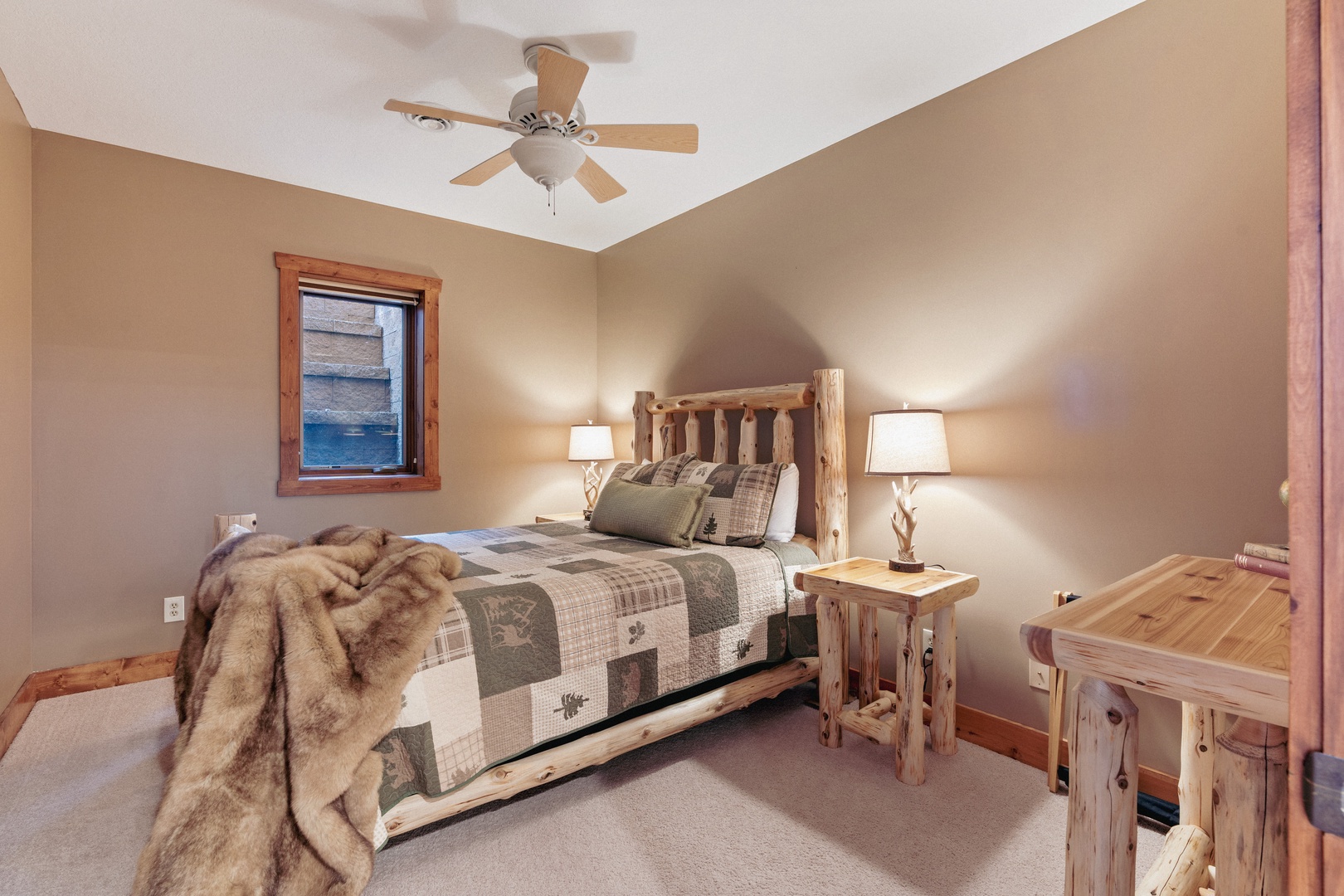 Queen Bedroom: Lower Level