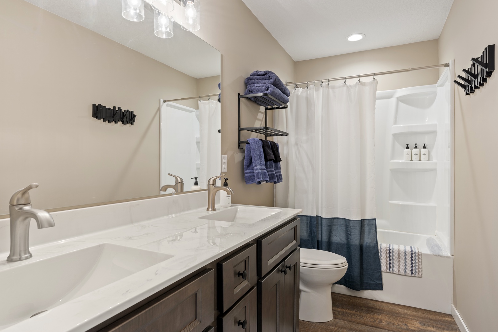 Upper Level Full Bath