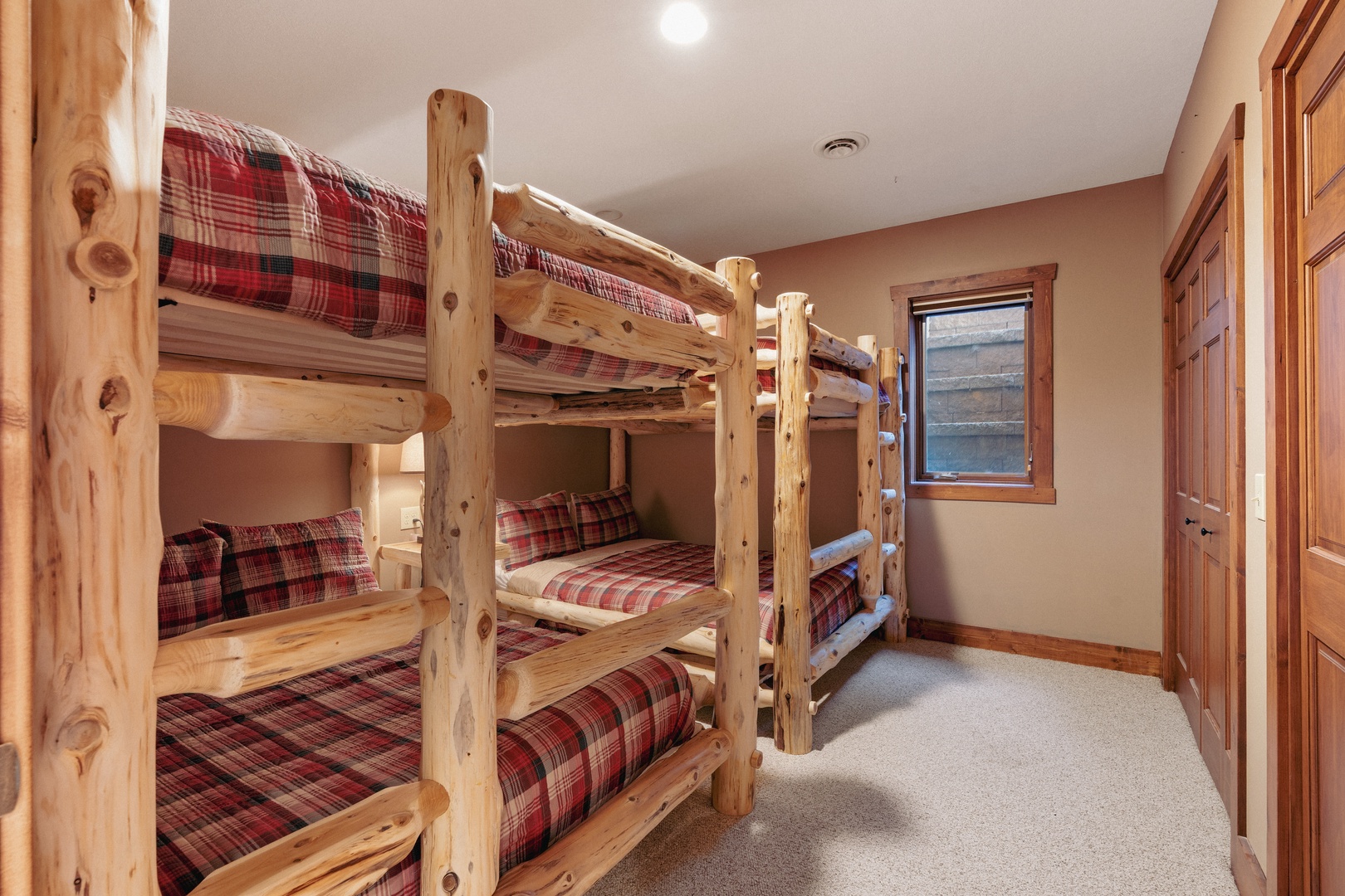 Double Queen Bunk Room: Lower Level