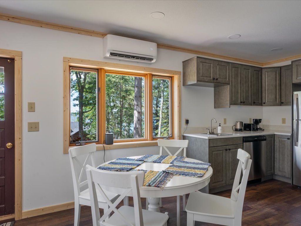 Guest Cottage - Dining