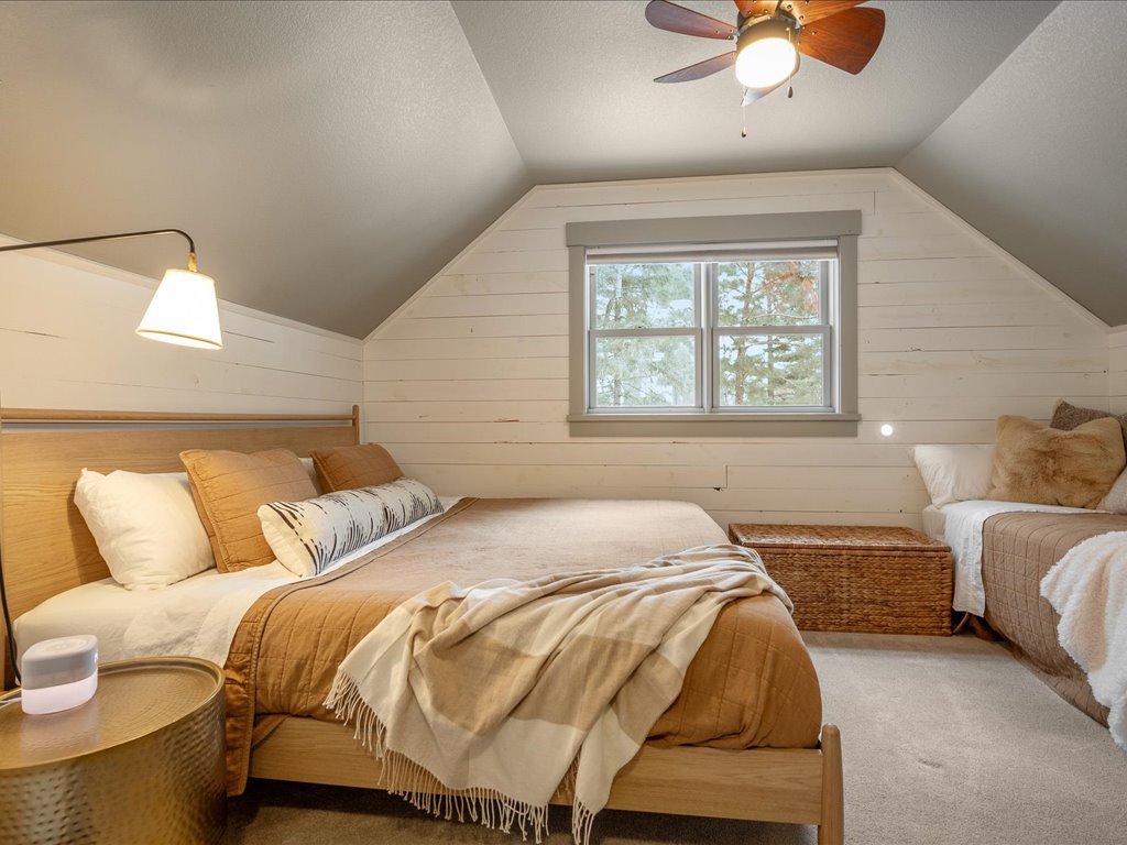 Bedroom with King Bed + Extra Daybed