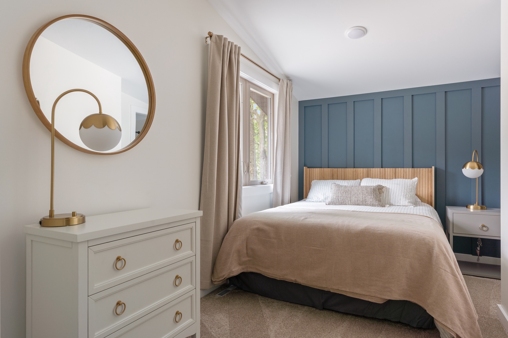 Queen Bedroom Main Floor