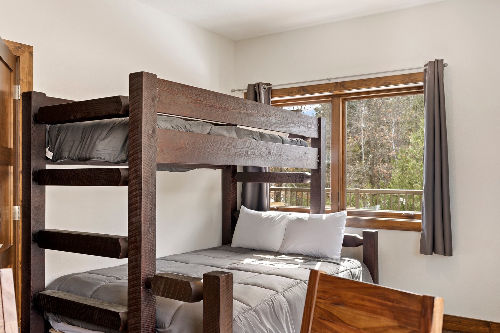 Cozy bunk room  with Double and Twin