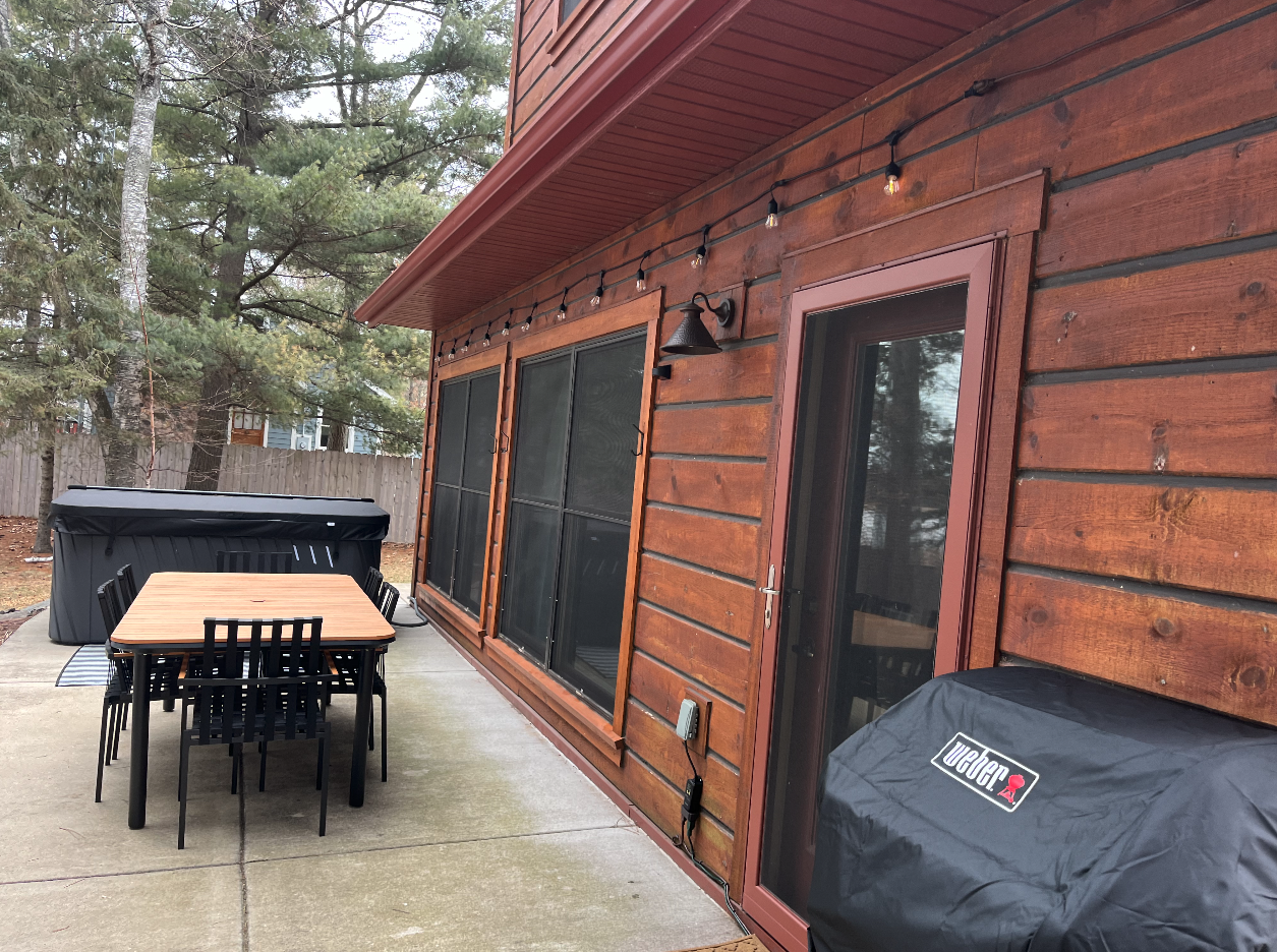 patio w/ dining & Weber grill