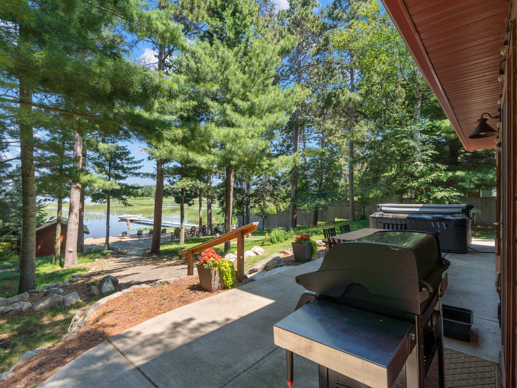Lakefront Deck + Grill + Hot Tub