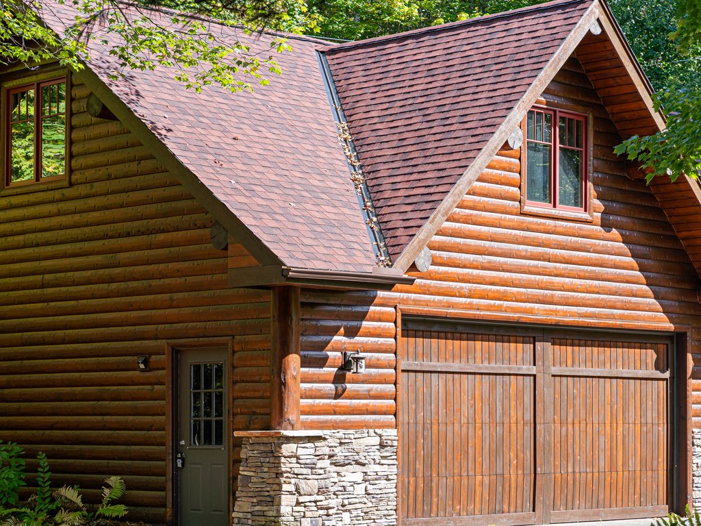 Space for 5 Cars - No Garage use for Guests