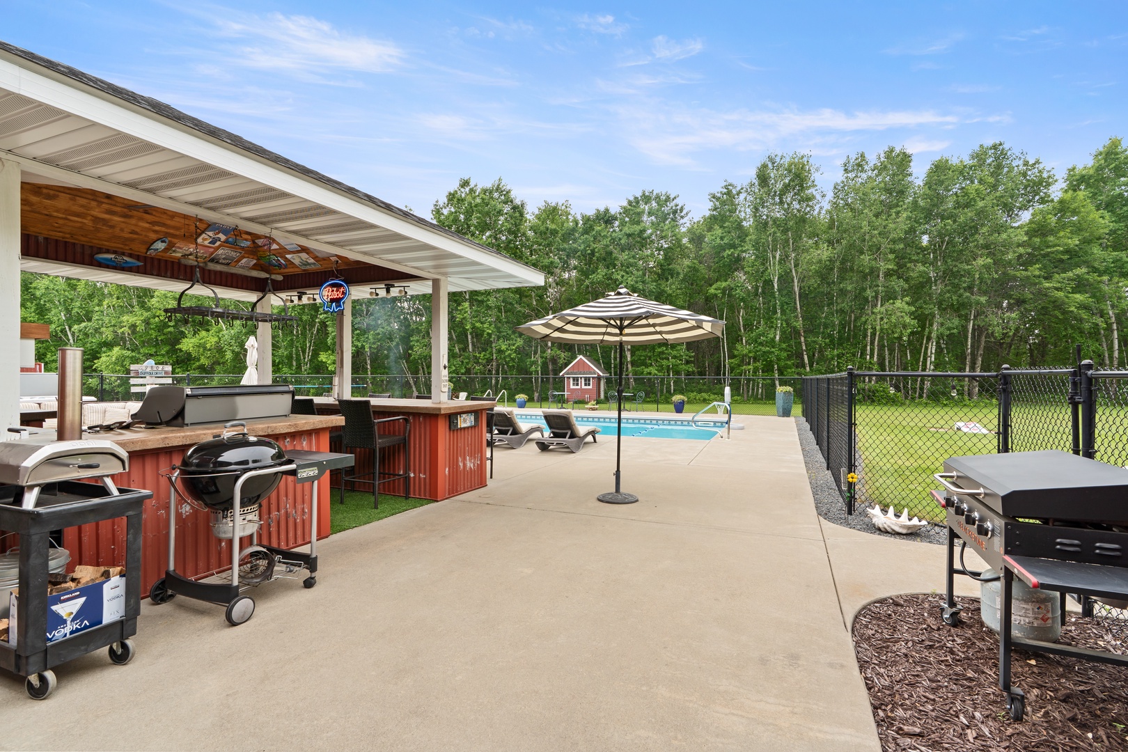 Weber grill and Pizza oven available for use