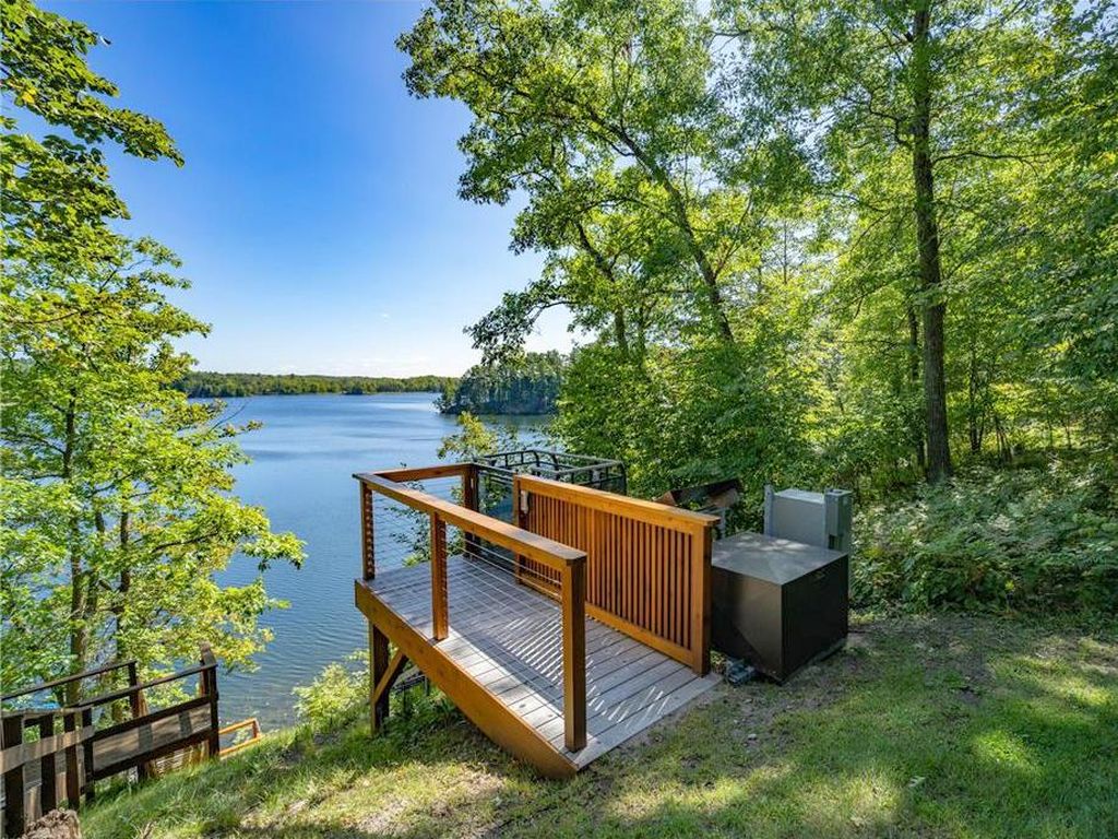 Hilivator for accessibility to the lake