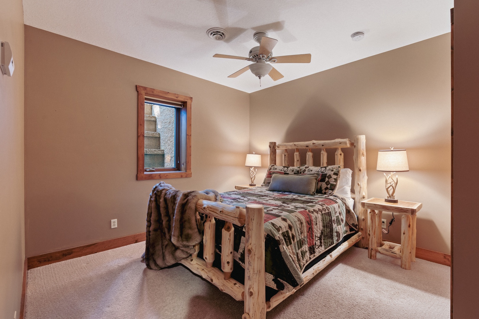 Queen Bedroom: Lower Level