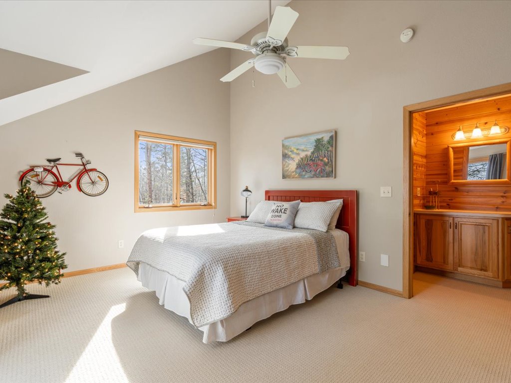 Bedroom- UP Queen Bed