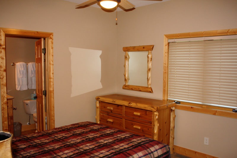 Main Floor Bedroom- queen